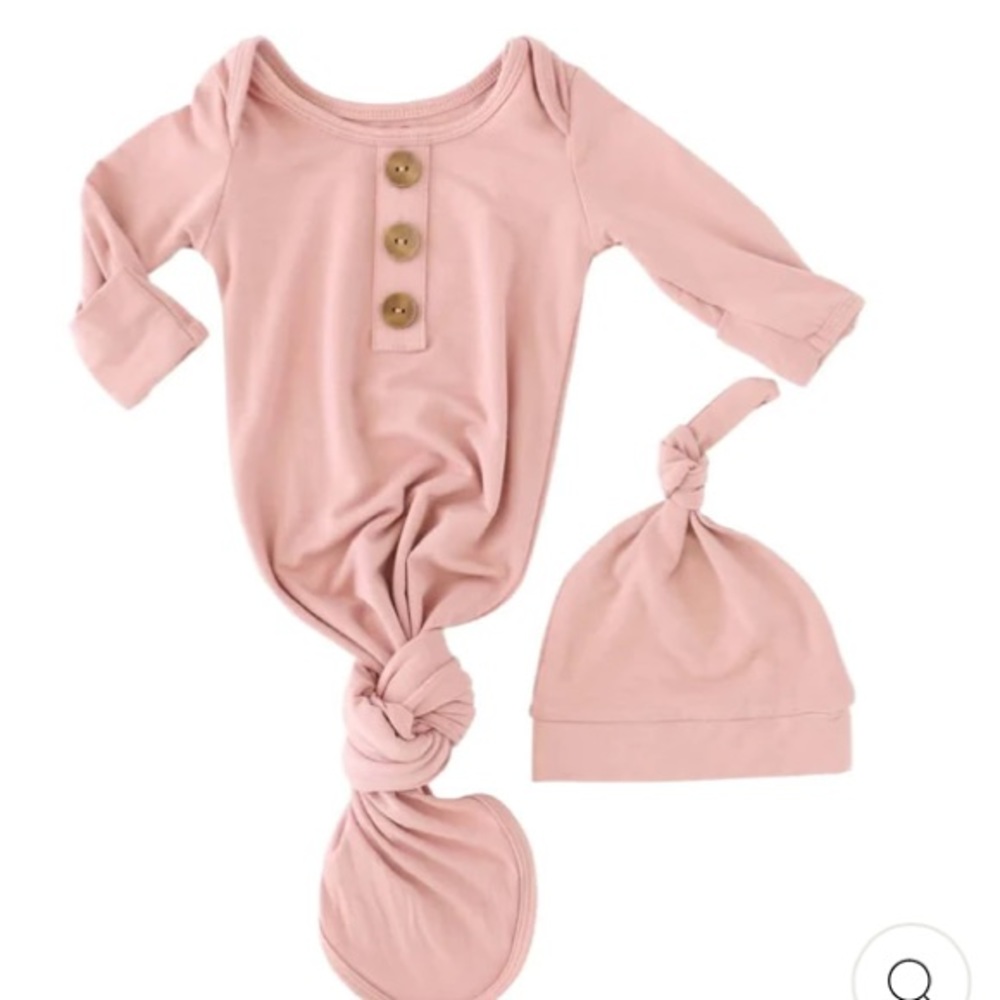 Caden Lane solid Mauve knotted pajamas and hat